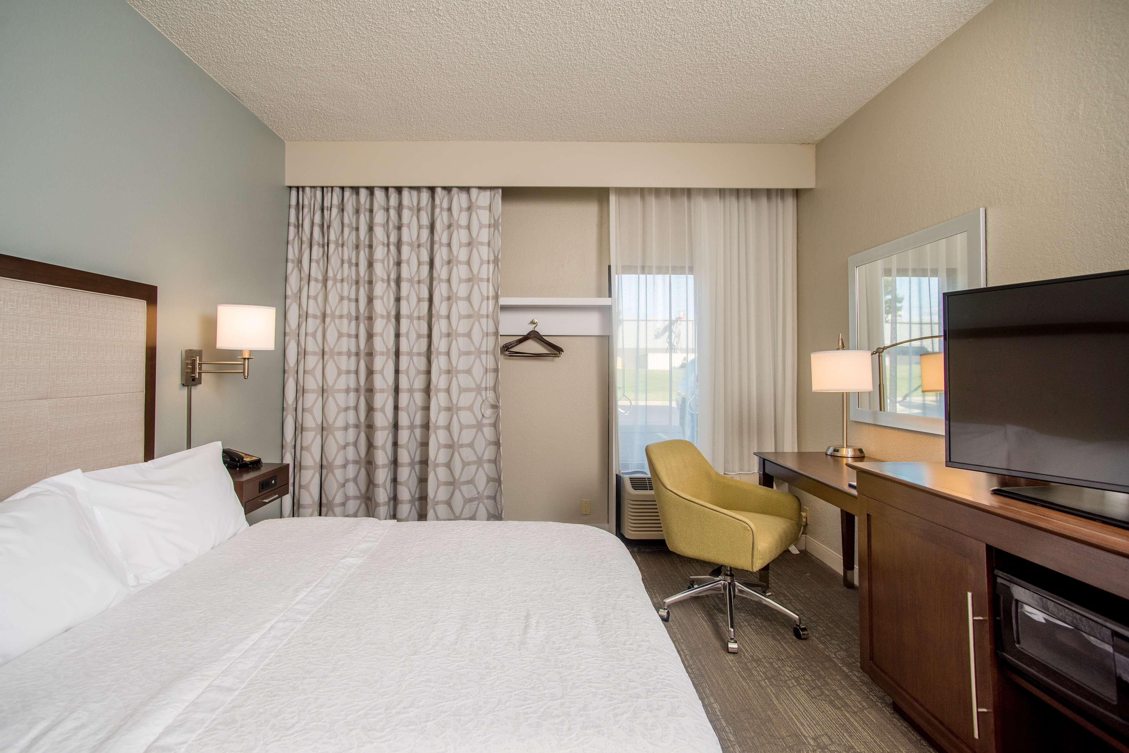 Hampton Inn Joplin Exterior photo