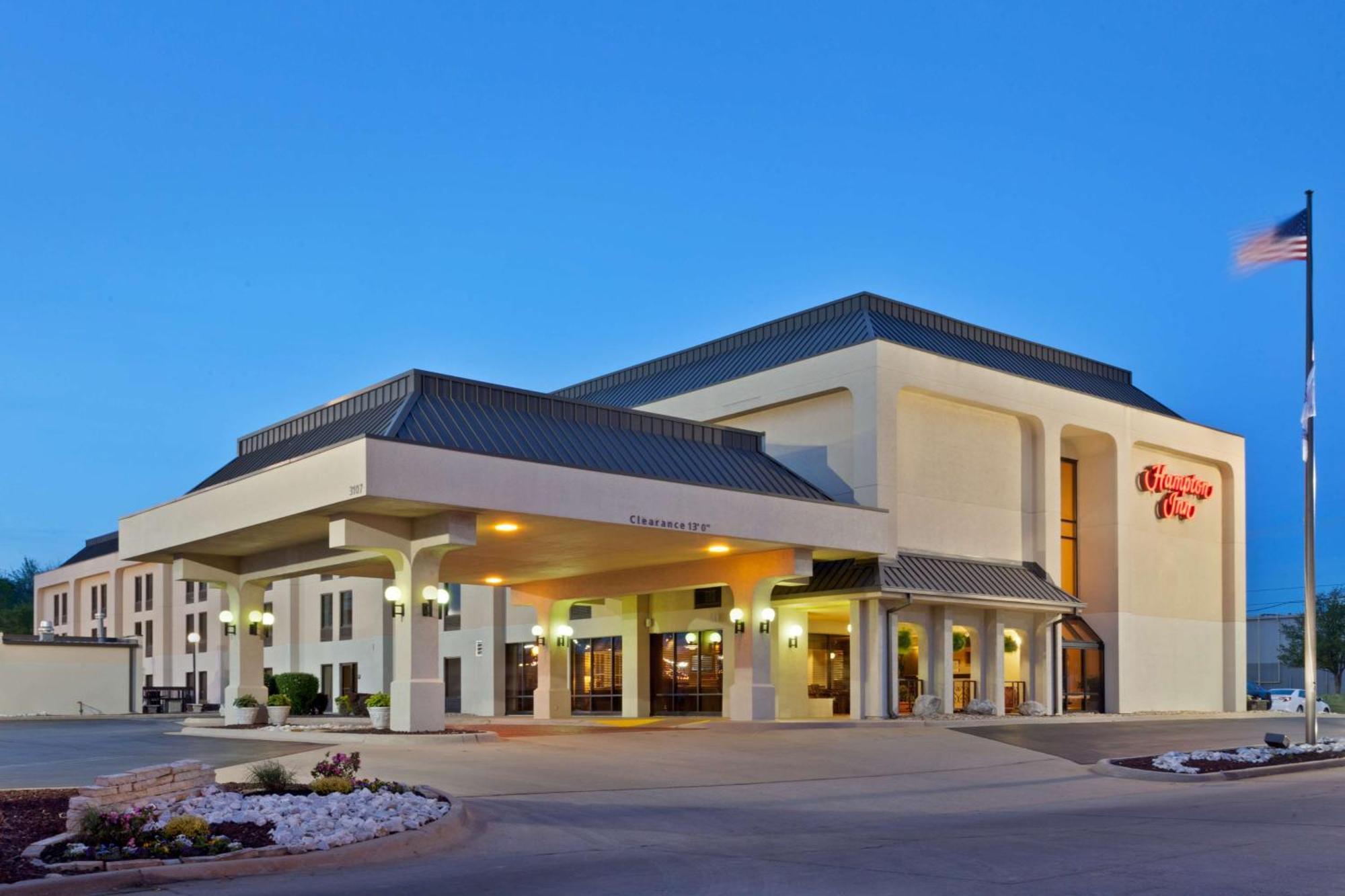 Hampton Inn Joplin Exterior photo