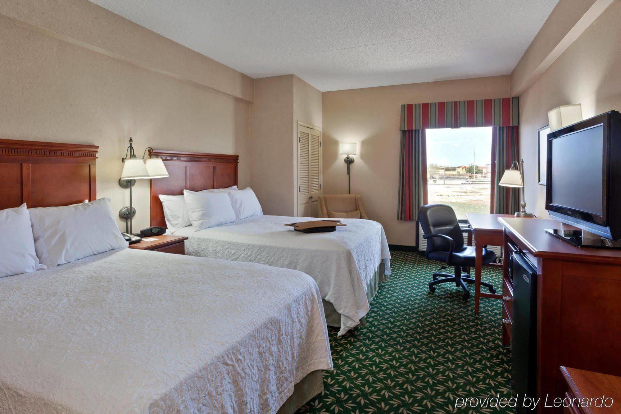 Hampton Inn Joplin Exterior photo